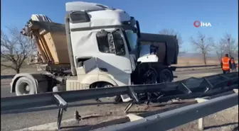 Konya'da Tırlar Çarpıştı: 1 Kişi Yaralandı