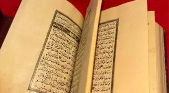 Wolfenbüttel Yeşil Camii'ne Tarihi Kur'an-ı Kerim Hediye Edildi