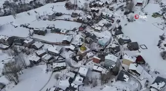 Bayburt'ta 32 yıl önce çığ felaketinde hayatını kaybedenler kar yağışı altında dualarla anıldı