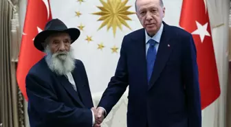 Cumhurbaşkanı Erdoğan, Alevi Dedesi Ahmet Uğurlu ile Görüştü