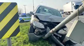 Hendek'te Trafik Kazası: İki Yaralı