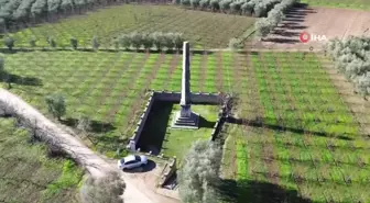 İznik'teki 2 Bin Yıllık Dikilitaş, Turistlerin İlgi Odağı Oluyor