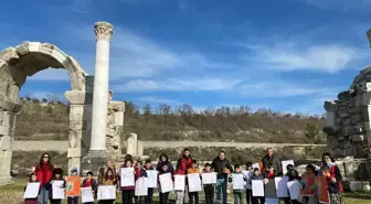 Çocuklar Tarihi Öğreniyor: Stratonikeia Antik Kenti'nde Gezi Düzenlendi