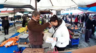 Bolu'da Pazarcı Esnafından Öğrencilere Ücretsiz Meyve Desteği