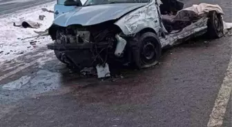 Bitlis'te Tırla Çarpışan Otomobilde 1 Kişi Hayatını Kaybetti