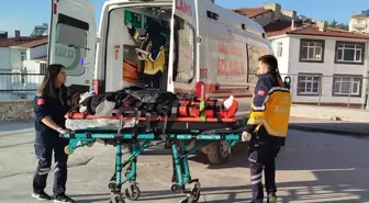 Boyabat'ta Motosiklet ve Otomobil Çarpıştı: 2 Yaralı