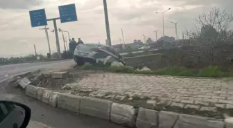 Söke'de Yağış nedeniyle Otomobil Yoldan Çıktı