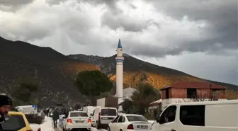 Antalya'nın Demre İlçesinde Dolu ve Sağanak Seralara Zarar Verdi