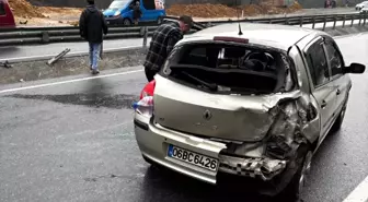 Zonguldak'ta Otomobil Bariyerlere Çarptı