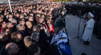 Kartalkaya'daki Yangında Hayatını Kaybeden Nedim Türkmen ve Ailesi İstanbul'da Toprağa Verildi