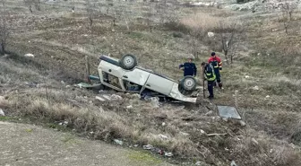 Uşak'ta Tarlaya Devrilen Otomobilin Sürücüsü Ağır Yaralandı