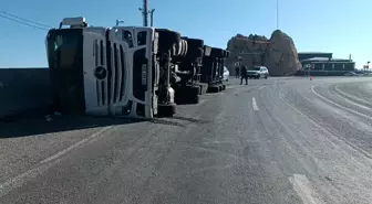 Bitlis'te Devriilen Tırda 3 Yaralı