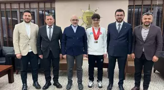 Ömer Faruk Deliktaş, Snowboard FIS Çocuk Kupası'nda Türkiye'ye İlk Altın Madalyayı Kazandırdı