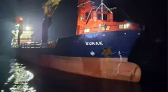 Çanakkale Boğazı'nda 'Burak' Gemisi Makine Arızası Yaptı