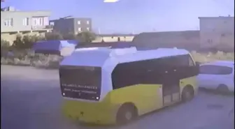 Gaziantep'te Minibüs ile Hafif Ticari Araç Çarpıştı: 2 Yaralı