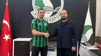 Sakaryaspor, Burak Altıparmak ile Anlaştı