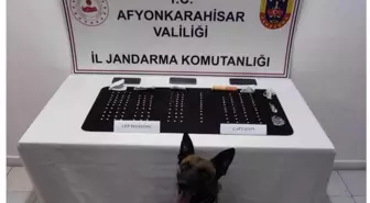 Afyonkarahisar'da Uyuşturucu Operasyonu: 5 Gözaltı ve 166 Hap Ele Geçirildi