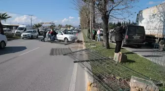 Antalya'da Zincirleme Trafik Kazası: İki Yaralı