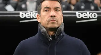 Beşiktaş'ın kovduğu Van Bronckhorst işsiz kalmadı