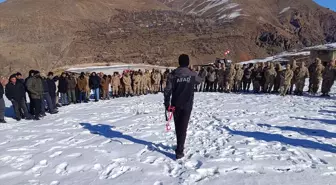 Van'da Güvenlik Korucularına Çığda Arama Kurtarma Eğitimi