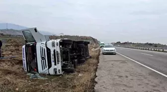 Gaziantep'te Bitkisel Yağ Dolu Tanker Devrildi