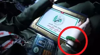 Hamas'ın serbest bıraktığı İsrailli rehinenin bileğinde dikkat çeken detay