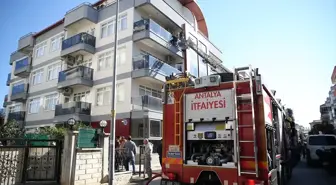 Alanya'da 4 Katlı Binada Çıkan Yangında 5 Kişi Kurtarıldı