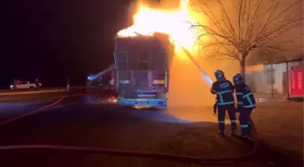 Diyarbakır'da Tırın Dorsesinde Yangın Çıktı