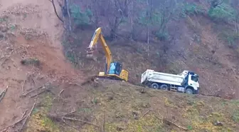 Giresun'da Heyelan: Yazlık Köyü Yolu Ulaşıma Kapandı