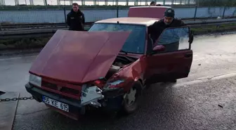 Samsun'da Tofaş Marka Araç Bariyere Çarptı: 1 Yaralı