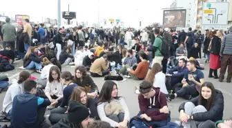 Sırbistan'da Öğrencilerden Hükümete Tepki: Yol Kapatma Eylemi