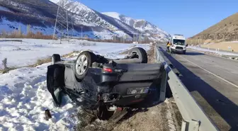 Bayburt'ta Otomobilin Şarampole Devrilmesi Sonucu 3 Yaralı