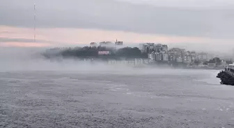 Çanakkale Boğazı'nda Yoğun Sis Nedeniyle Gemi Trafiği Durduruldu