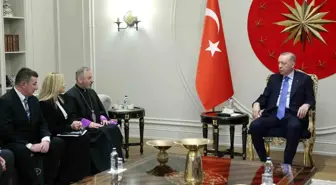 Cumhurbaşkanı Erdoğan, Türkiye Ermeni Katolik Cemaati Ruhani Reisi'ni kabul etti