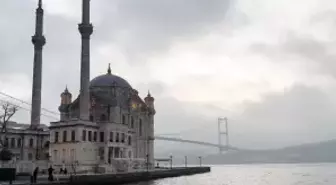 İstanbul Boğazı'nda Görüş Mesafesi Düşen Sis Etkili Oluyor