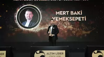 Yemeksepeti CEO'su ve CFO'su Altın Lider Ödülleri'nde Ödül Aldı