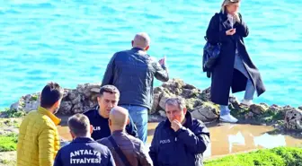 Antalya'da Bunalıma Giren Kadın Falezlerden İntihar Etmeye Çalıştı