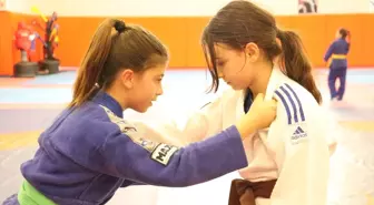 12 Yaşındaki Berrak Bekçi, Judoda 14 Madalya İle Balkan Şampiyonluğu Hedefliyor