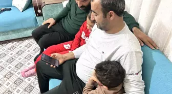 Balık Tutarken Martı Yakaladı, Aile Şaşkınlığını Gizleyemedi