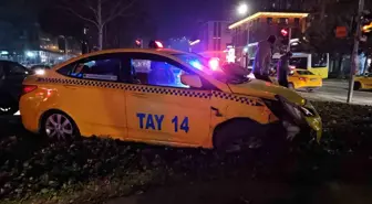 Beyoğlu'nda Taksi ile Otomobilin Çarpışması: Bir Yaralı