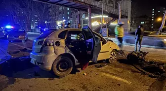 Kahramanmaraş'ta Otomobilin Aydınlatma Direğine Çarpması Sonucu 3 Yaralı