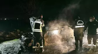 Uşak'ta Yol Kenarında Araç Yangını: Bir Kişi Hayatını Kaybetti