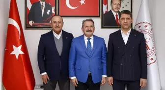 Mevlüt Çavuşoğlu Antalya'da Sağlık ve Esnaf Ziyaretlerinde Bulundu