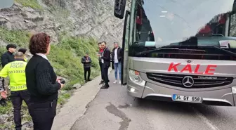 Zonguldak'ta yolcu otobüsü tünel duvarına çarptı: 3 yaralı