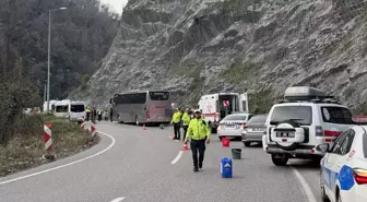 Zonguldak'ta Yolcu Otobüsü Tünel Duvarına Çarptı: 3 Yaralı