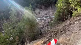 Adana'da Uçuruma Düşen Kamyonette 1 Ölü, 1 Yaralı