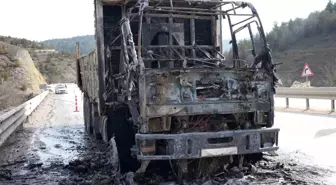 Kastamonu'da Seyir Halindeki Kamyon Alev Alev Yandı