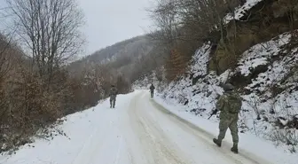 Türk Askeri Kosova'da Güvenlik İçin Devriye Faaliyetlerini Sürdürüyor