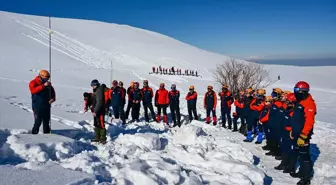 Van'da Çığ Riskine Karşı Eğitimler Devam Ediyor