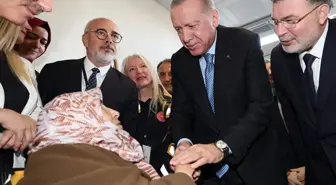 Erdoğan'ın Gülsüm teyzeye söyledikleri duygulandırdı: Hiç evladı yok diyorlar, ben varım